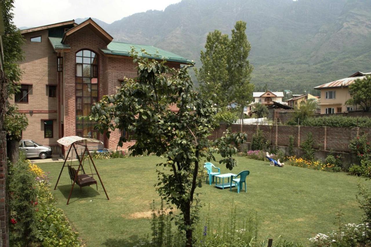 Hotel Sheesha Residency Srīnagar Esterno foto