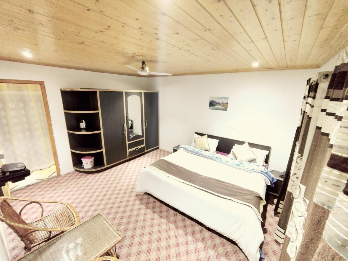 Hotel Sheesha Residency Srīnagar Esterno foto