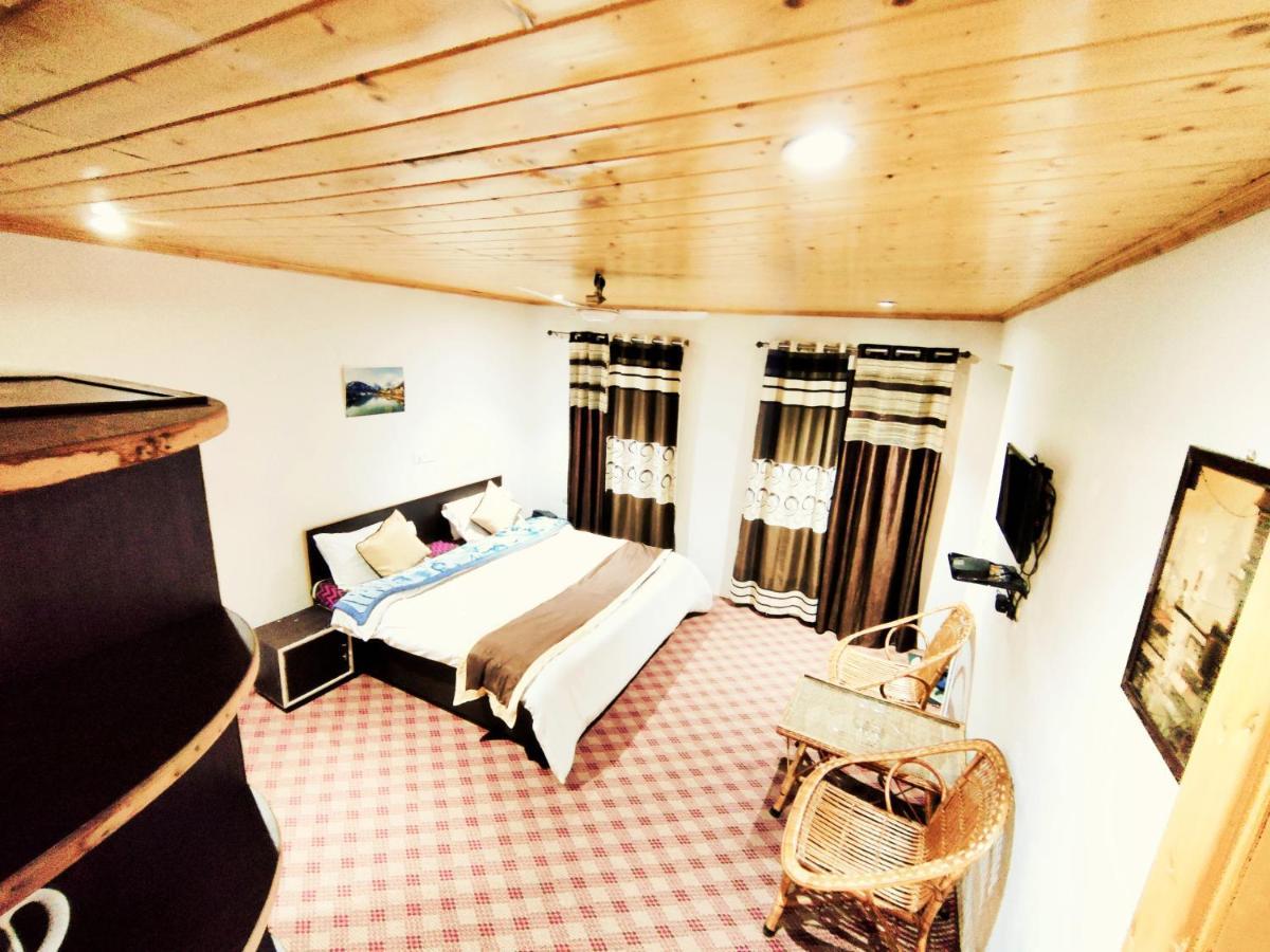 Hotel Sheesha Residency Srīnagar Esterno foto