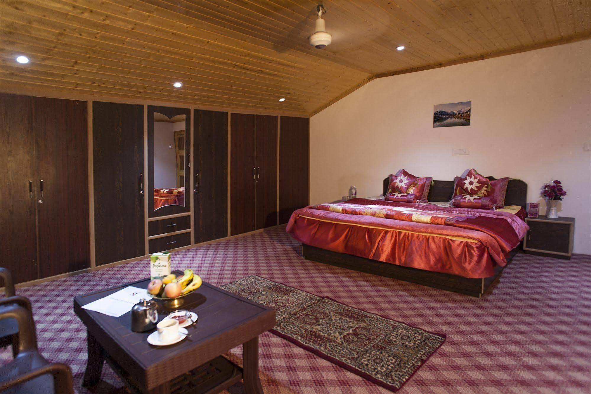 Hotel Sheesha Residency Srīnagar Esterno foto