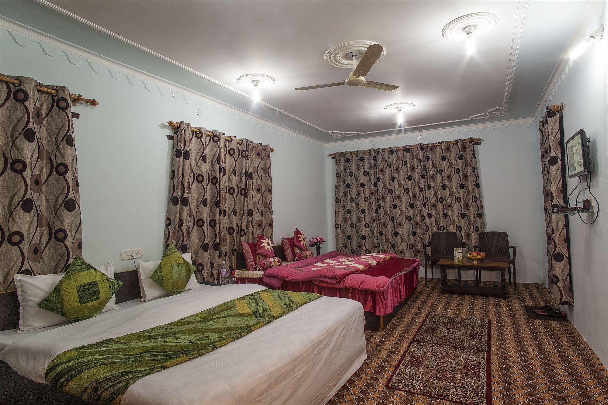 Hotel Sheesha Residency Srīnagar Esterno foto